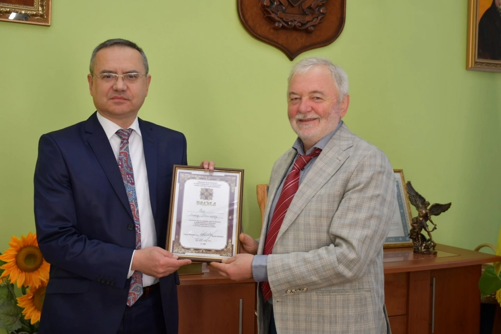 Голова Поважної Ради нагородив Подяками представників Тернопільської Регіональної ради