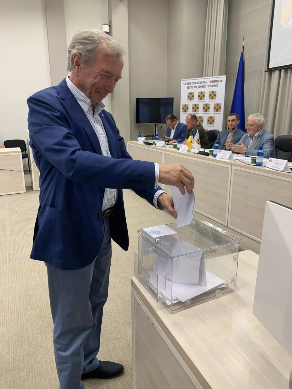 Голосування Поважної Ради розпочато!